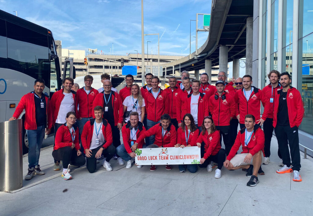 Groepsfoto van Cliniclowns deelnemers aan NY Marathon 2024